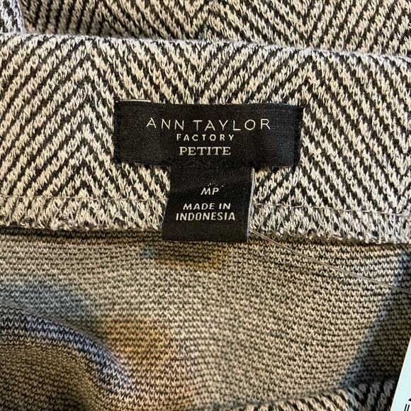 NWT Ann Taylor Factory Herringbone Knit Pencil Skirt Size MP - Picture 4 of 6